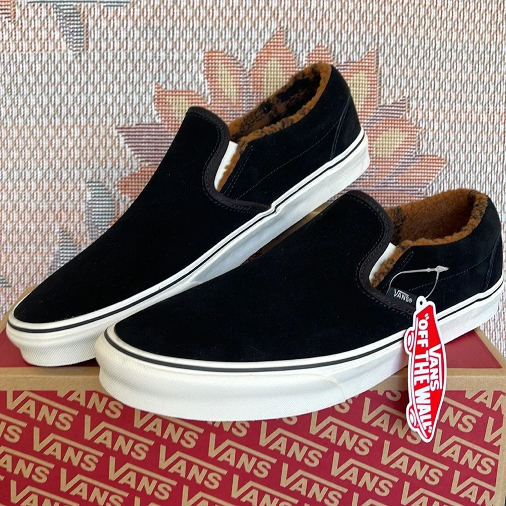 Vans WMNS Classic Slip-On
(Sherpa)Black/Marshmallow
IN0A7VCFABI
Sneakers - Picture 5 of 16
